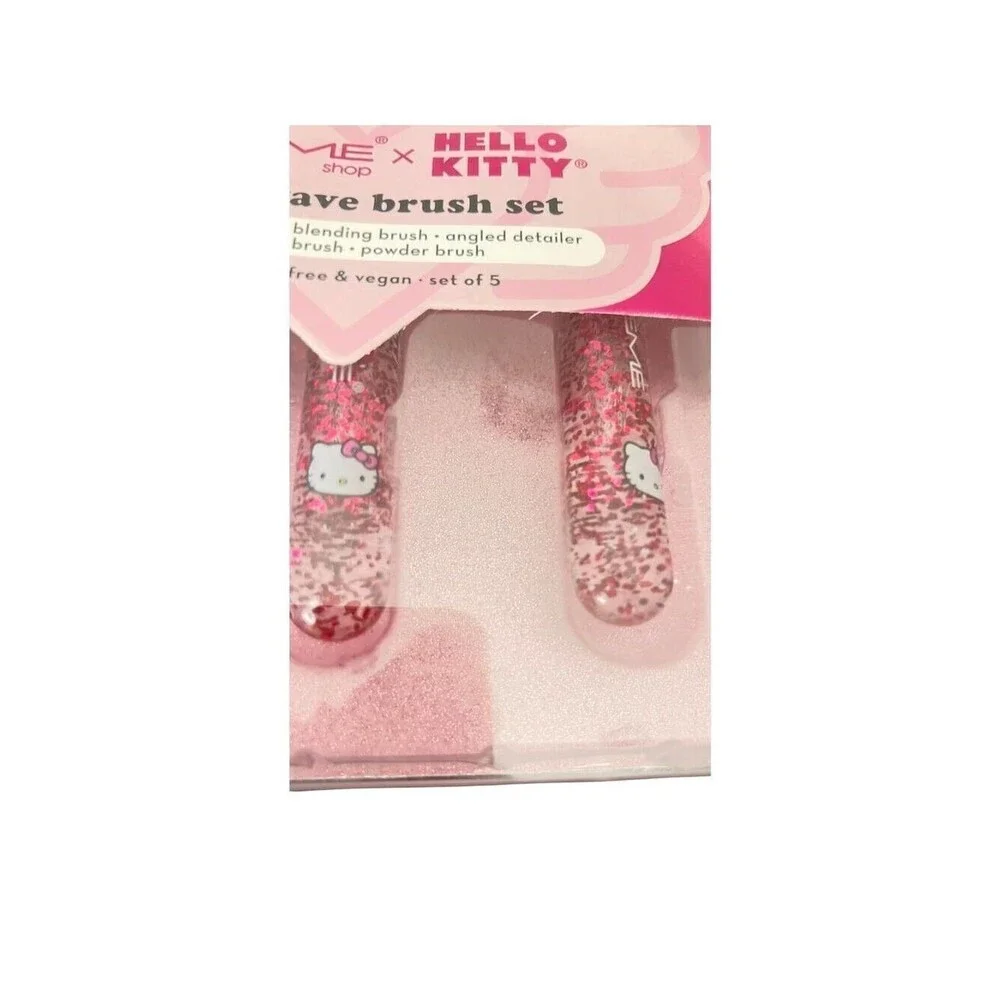 Crème Shop x Hello Kitty Luv Wave Brush Set